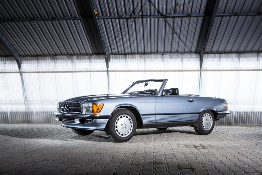  Mercedes-Benz 500 SL 1980 года  (фото 2 из 25)